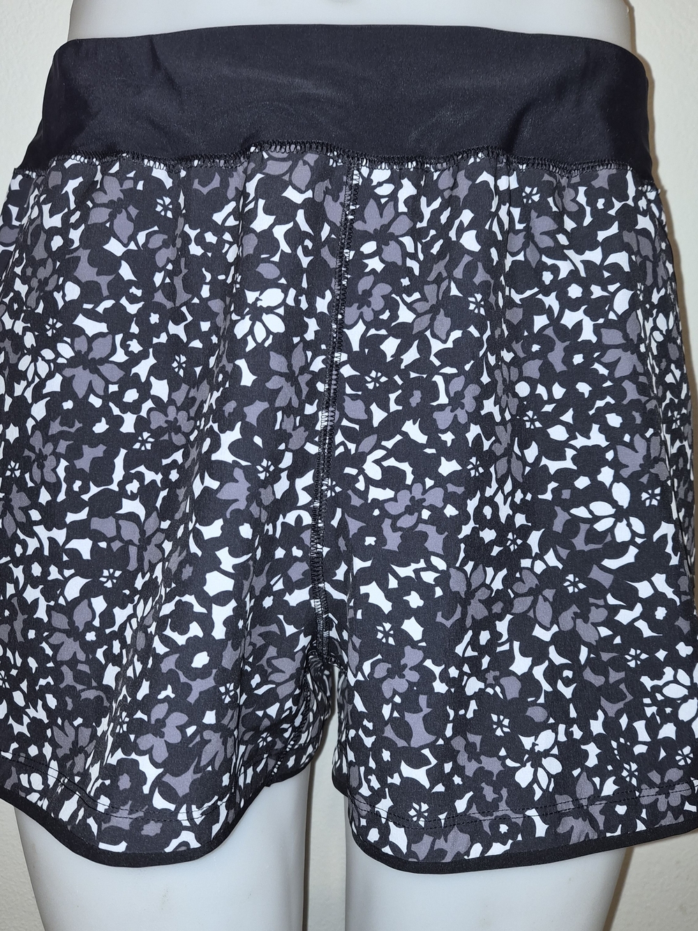 Lands' End Women's Plus Size 16W Black Floral Pull Lined Shorts